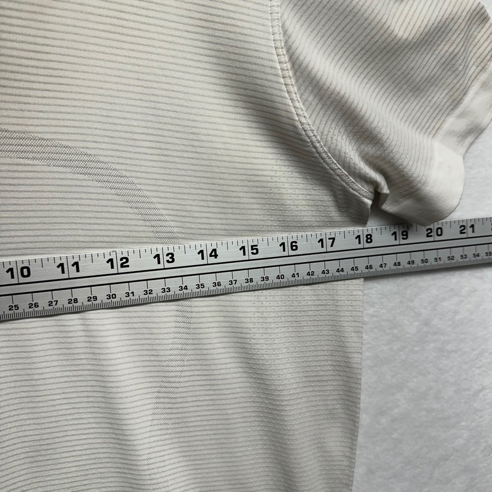 Lululemon Swiftly Tech Short Sleeve 2.0 Women 8 White Grey Striped Seamless Top - Picture 6 of 7